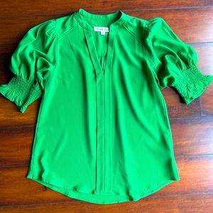 Women’s vibrant green blouse NWOT